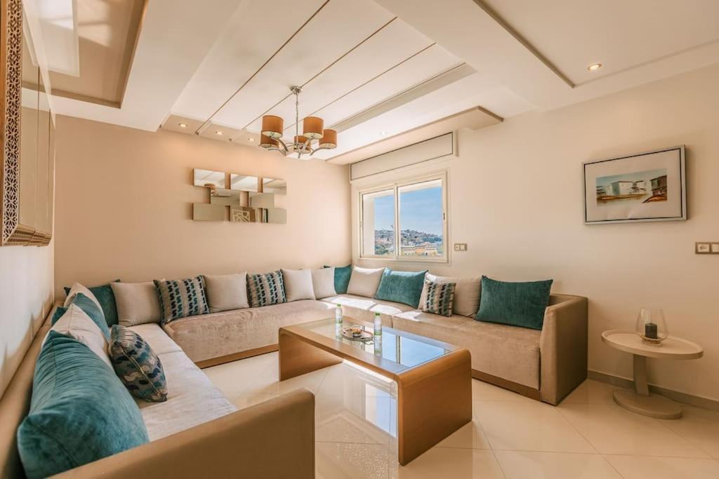 Central 2-Bedrooms Near Beach & Dining Tânger Exterior foto