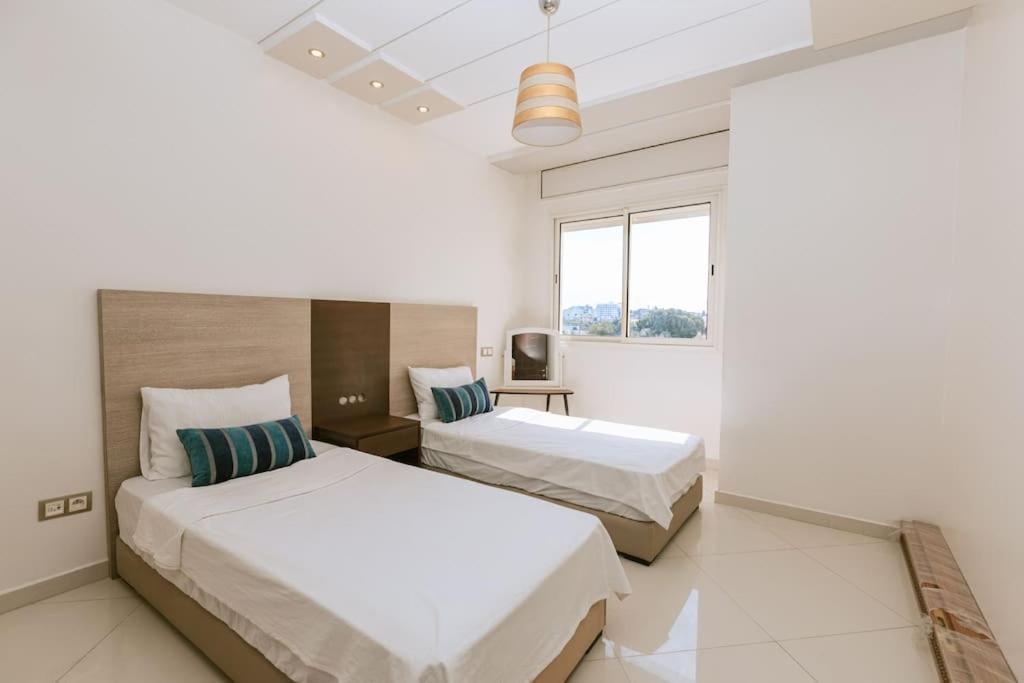 Central 2-Bedrooms Near Beach & Dining Tânger Exterior foto