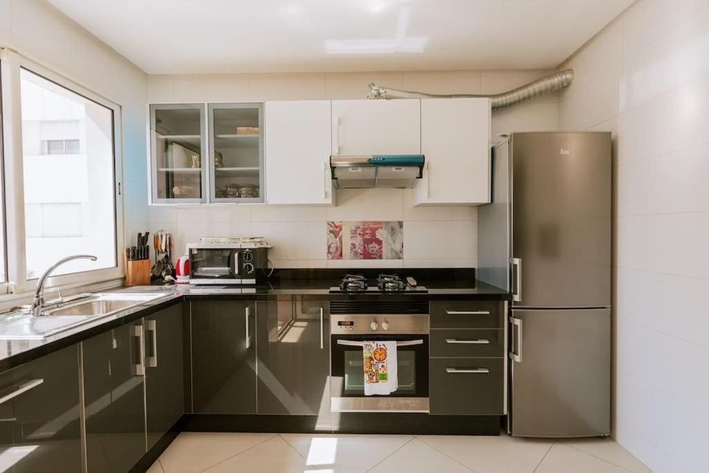 Central 2-Bedrooms Near Beach & Dining Tânger Exterior foto
