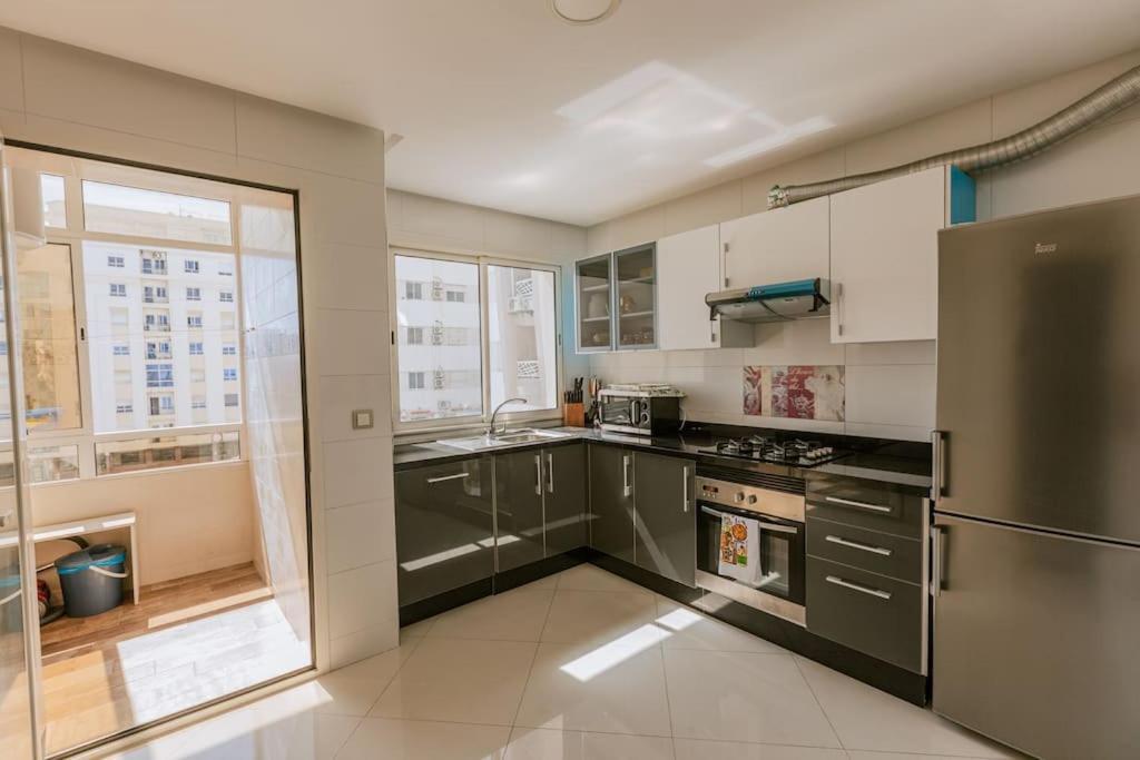 Central 2-Bedrooms Near Beach & Dining Tânger Exterior foto